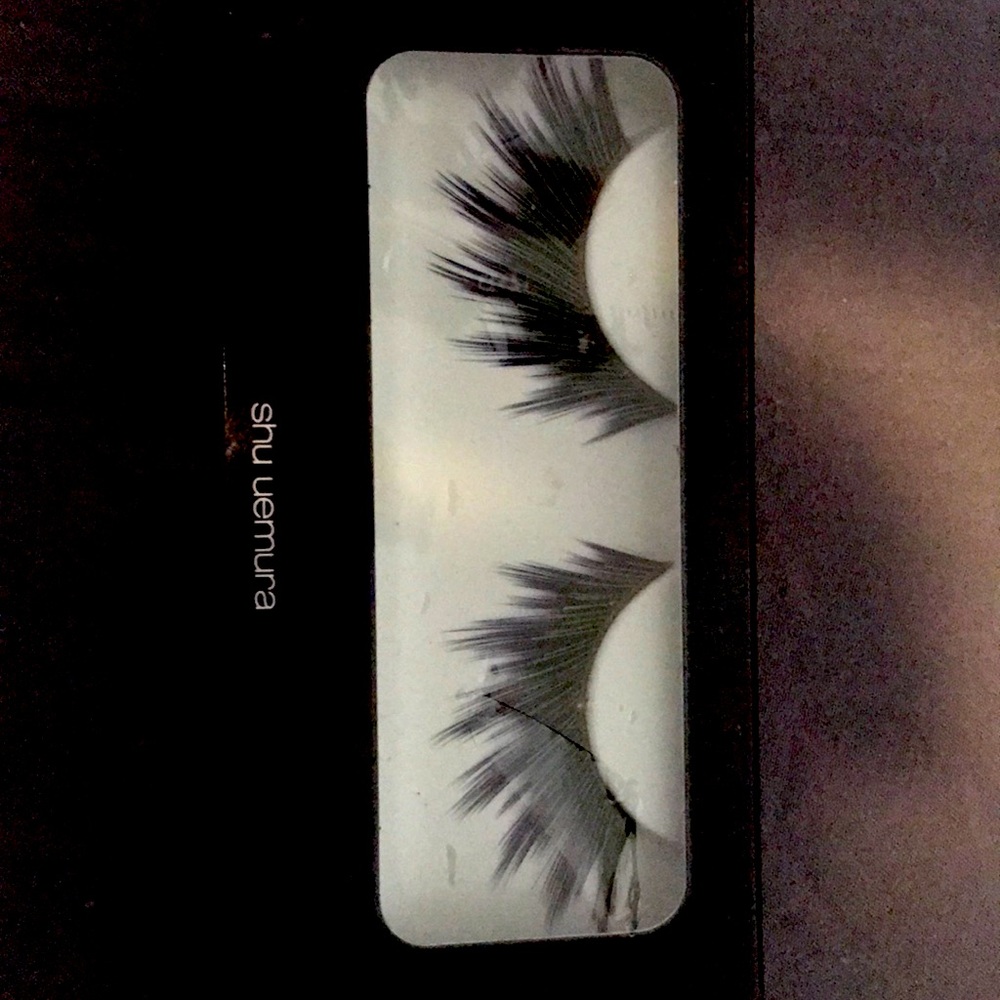 Shu Uemura radiant blue cat-eye false eyelashes